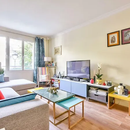 Modern Of 47m² In The 17th District *